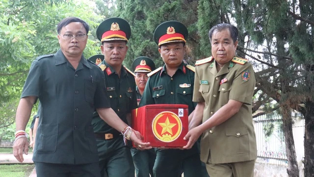 Kon Tum: Đưa 8 hài cốt liệt sĩ hy sinh tại Lào về đất mẹ- Ảnh 1.